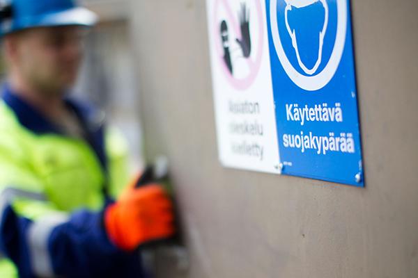 käytettävä suojakypärää_600