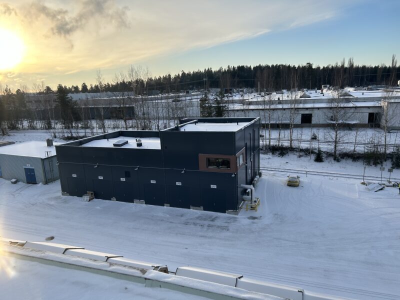 Lämpöpumppulaitos ja aurinko